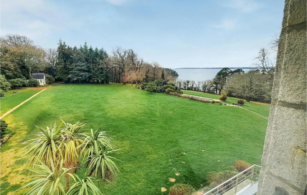 1 Bedroom Beautiful Apartment In Concarneau 0*,