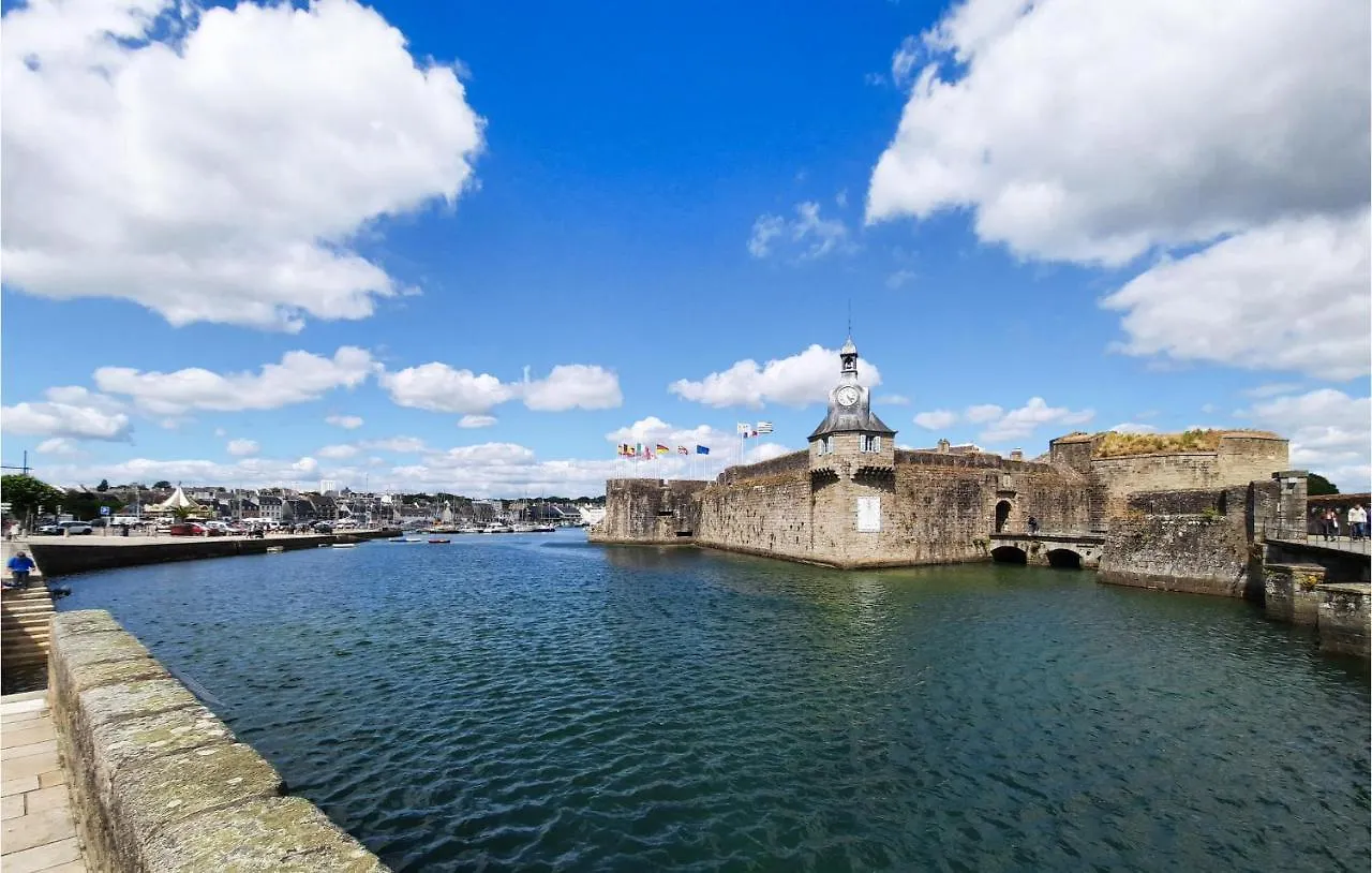1 Bedroom Beautiful Apartment In Concarneau 0*,