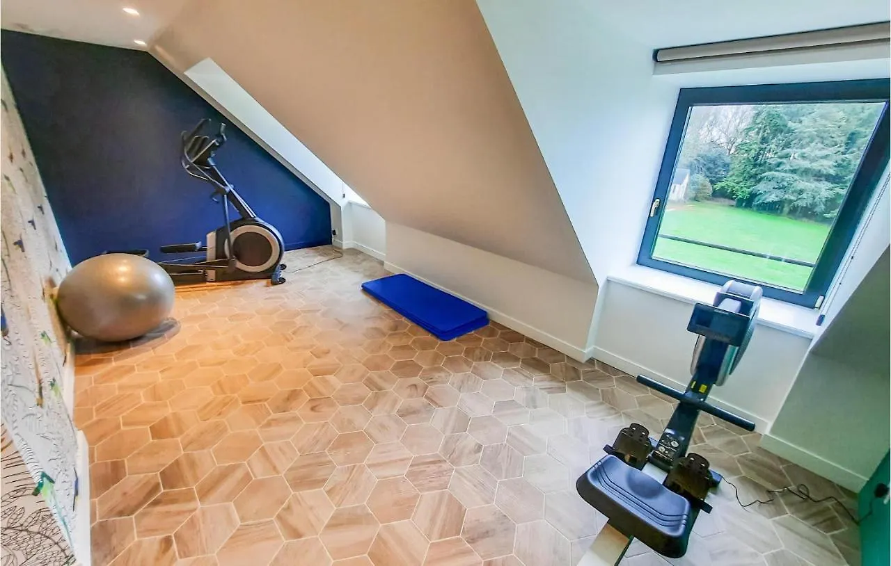 1 Bedroom Beautiful Apartment In Concarneau